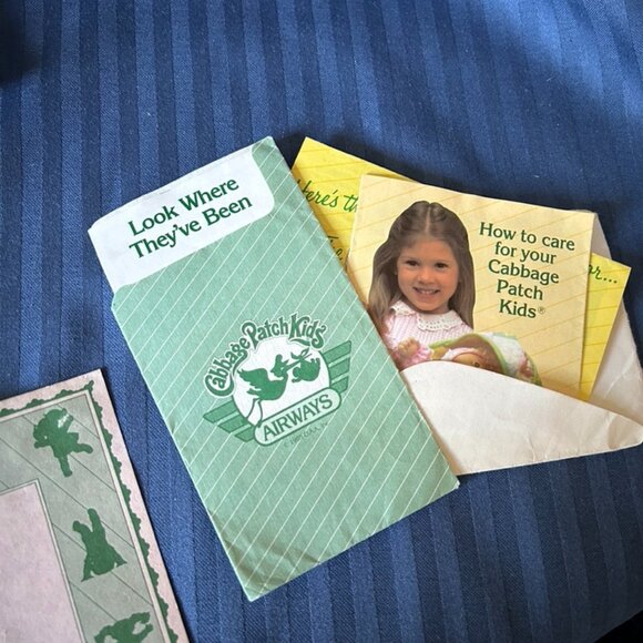 1986 Cabbage Patch Doll with Birth Certificate and Travel Bag - Picture 12 of 13